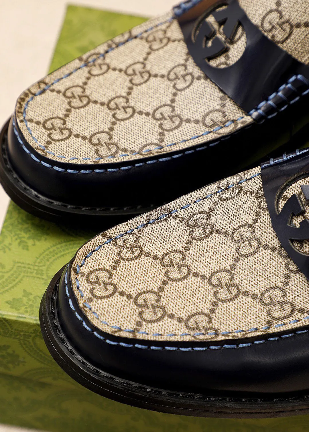 Men's shoes 💰480 💐 Product trademark: GUCCI "Gucci" casual leather shoes Regular size: 38-44 (45🉑️customized) Product materials: Selected imported first-layer open-edge beaded cowhide leather upper + luxury hardware buckle, imported water-dyed cowhide leather lining. Strong three-dimensional visual effect, combined outsole Color: 3⃣️colors available